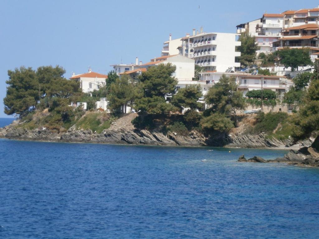 Akrotiri Hotel Néos Marmarás Exterior foto